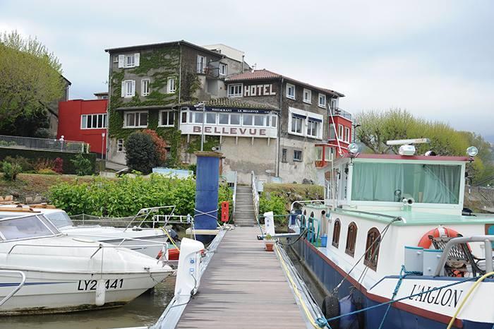Hôtel Le Bellevue Les Roches-de-Condrieu Exterior foto